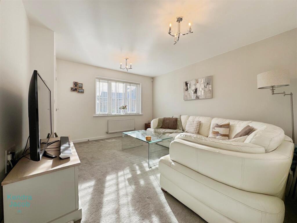 Pheasant Close, Gateford, Worksop photo 3