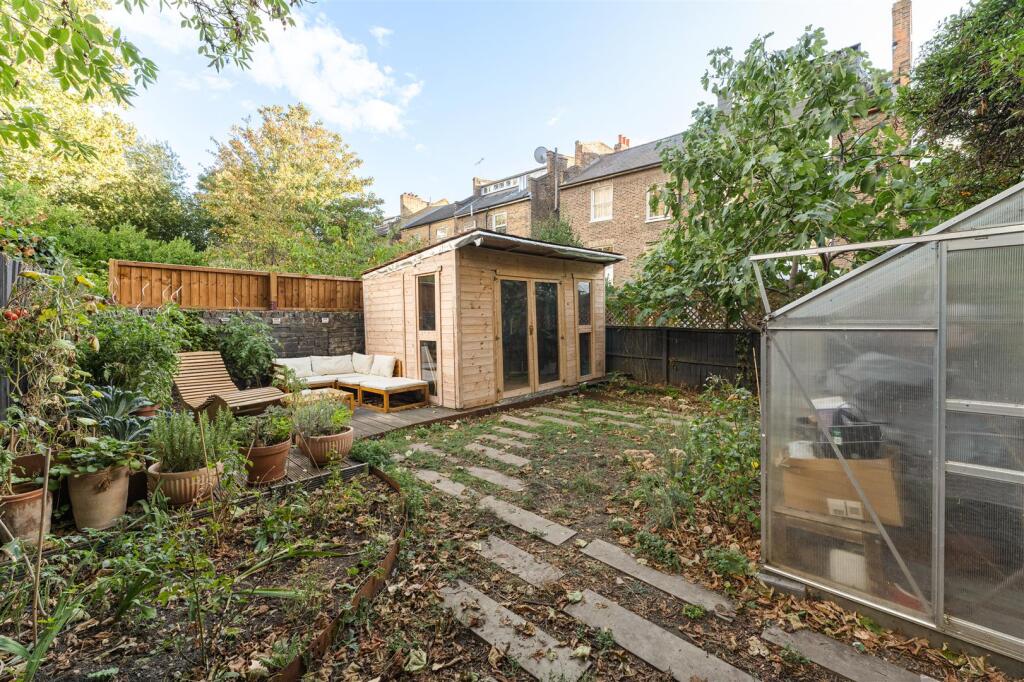 Apartment in London, Lower Clapton, Hackney - More