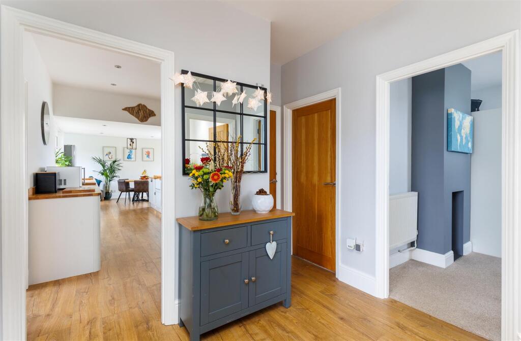 House in Cowes, Somerton, Northwood - View 5