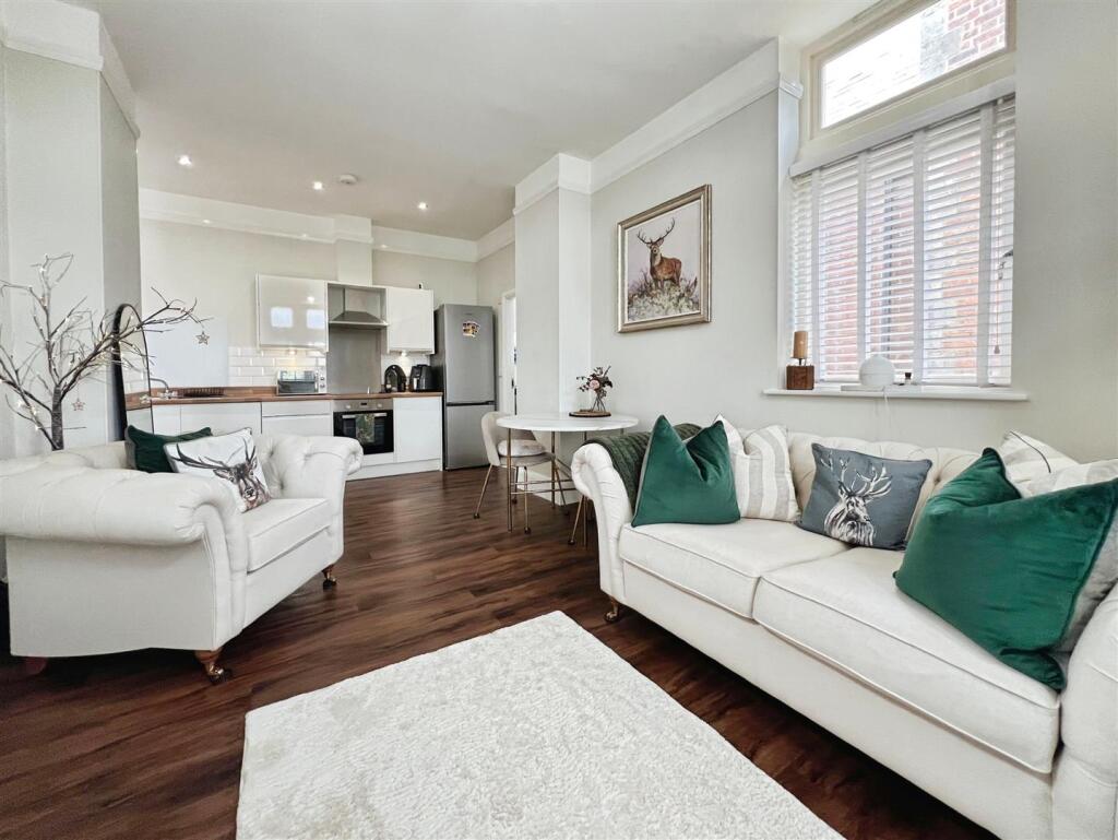 Apartment in Shrewsbury, Redwood Park, Shelton - View 4