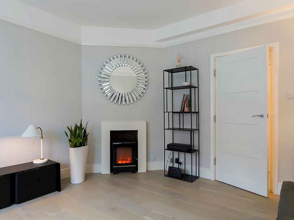 Apartment in Kingston upon Thames - More
