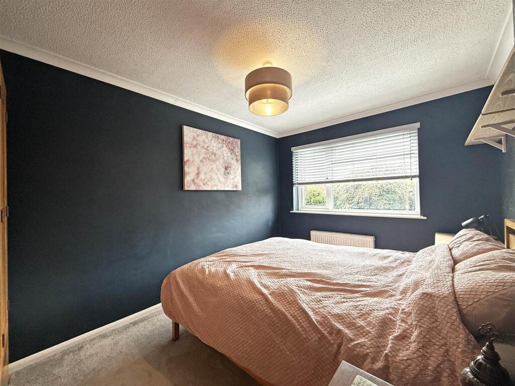 Roundway, Reabrook, Shrewsbury - More