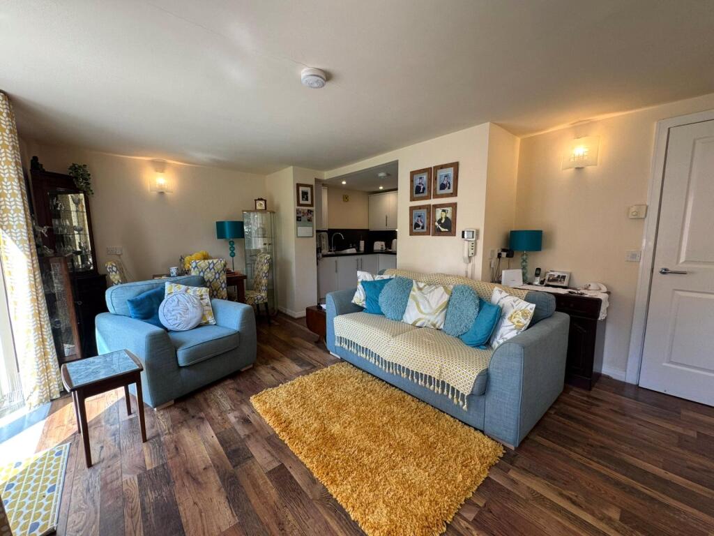 Hampstead Drive, Stockport, Greater Manchester, SK2 photo 4