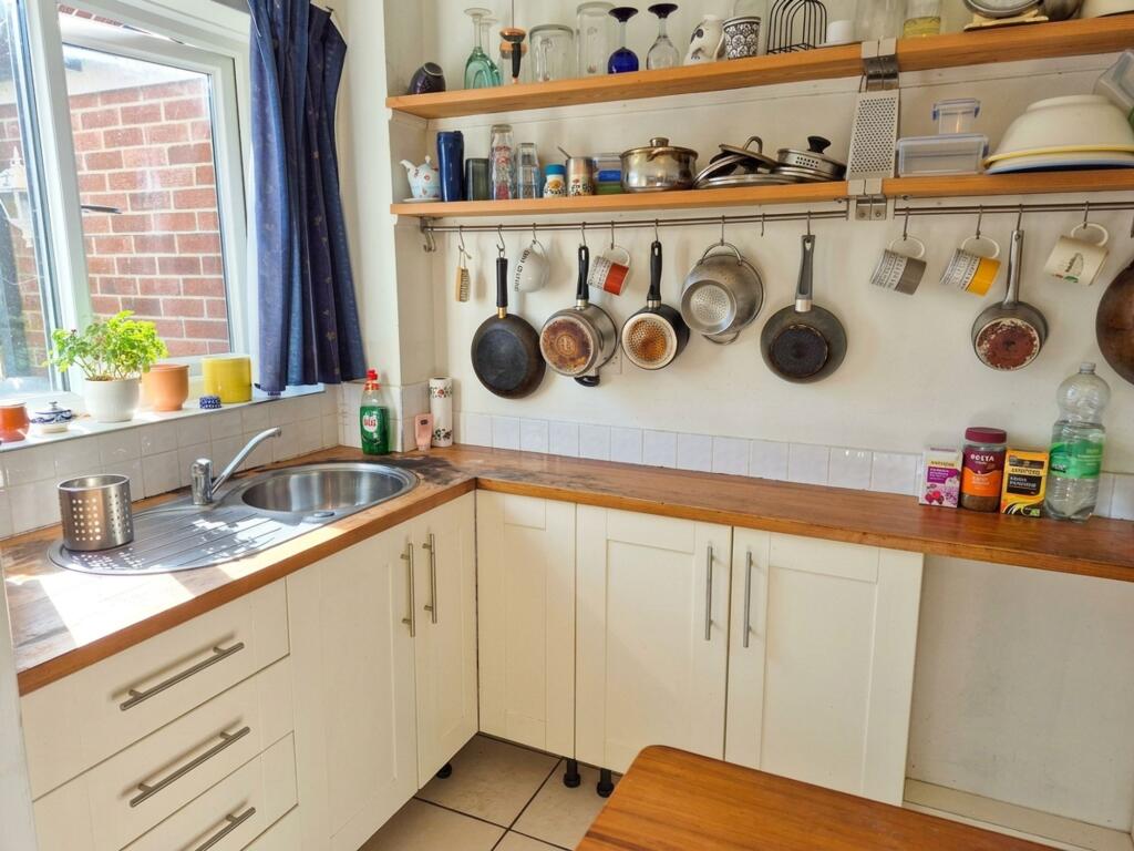 Canterbury Close, Yate, BS37 photo 4