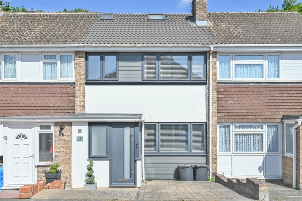 4-bed terraced on Wistaria Close, Pilgrims Hatch, Brentwood, £450,000