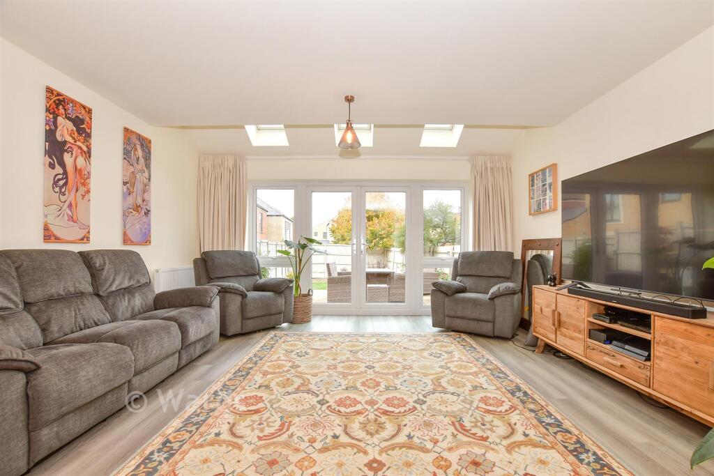 Ruton Square, Kings Hill, Kent photo 4