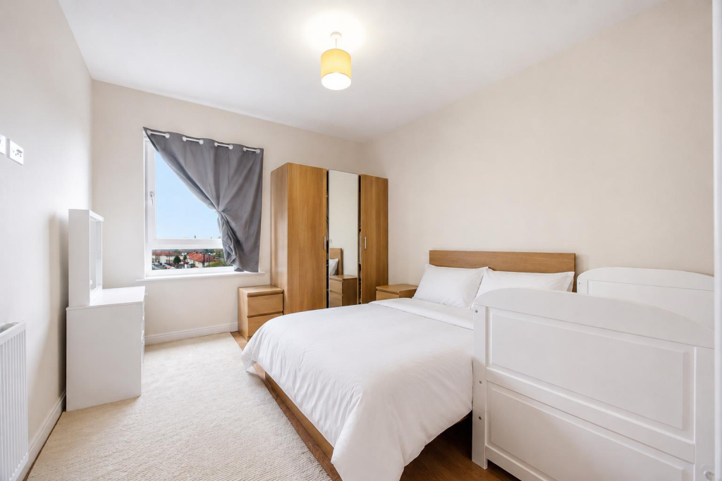 Apartment in Southall - More