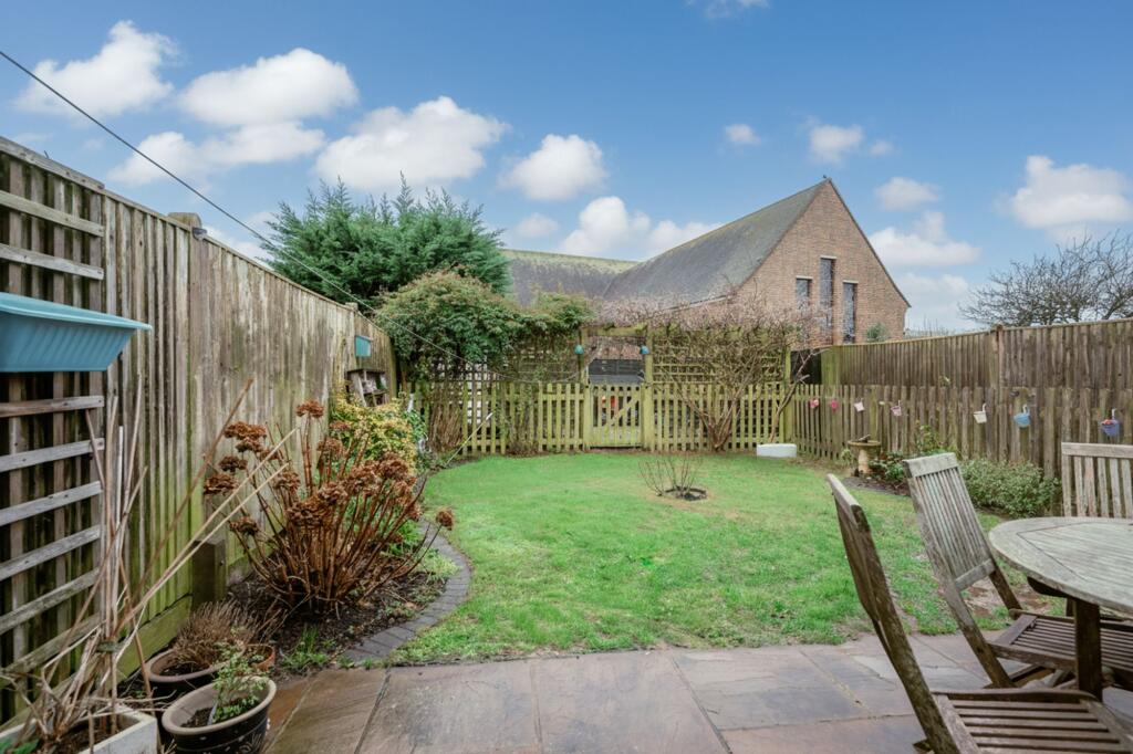 Knoll Crescent, Eastbourne, BN22 photo 4
