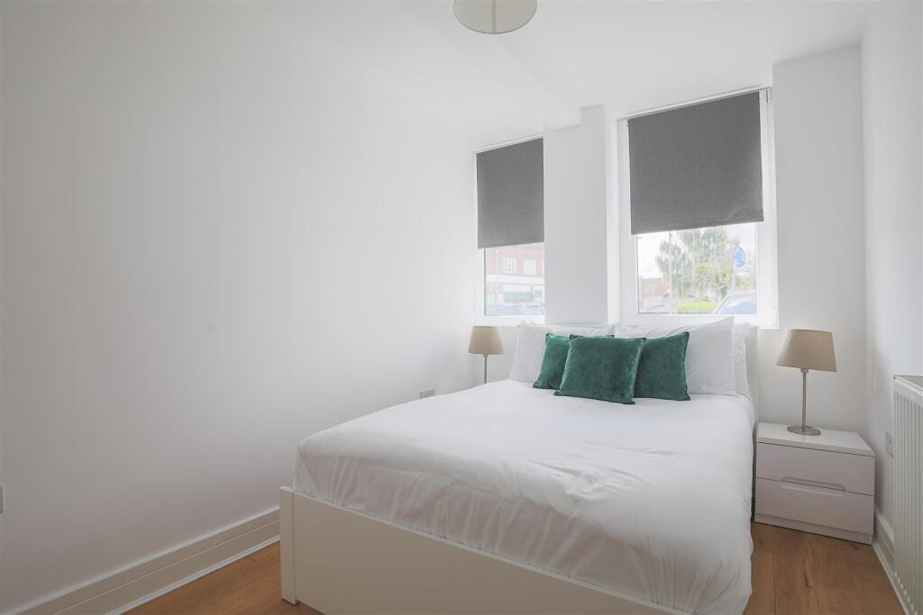 Apartment in Windsor, Clewer Green - View 3