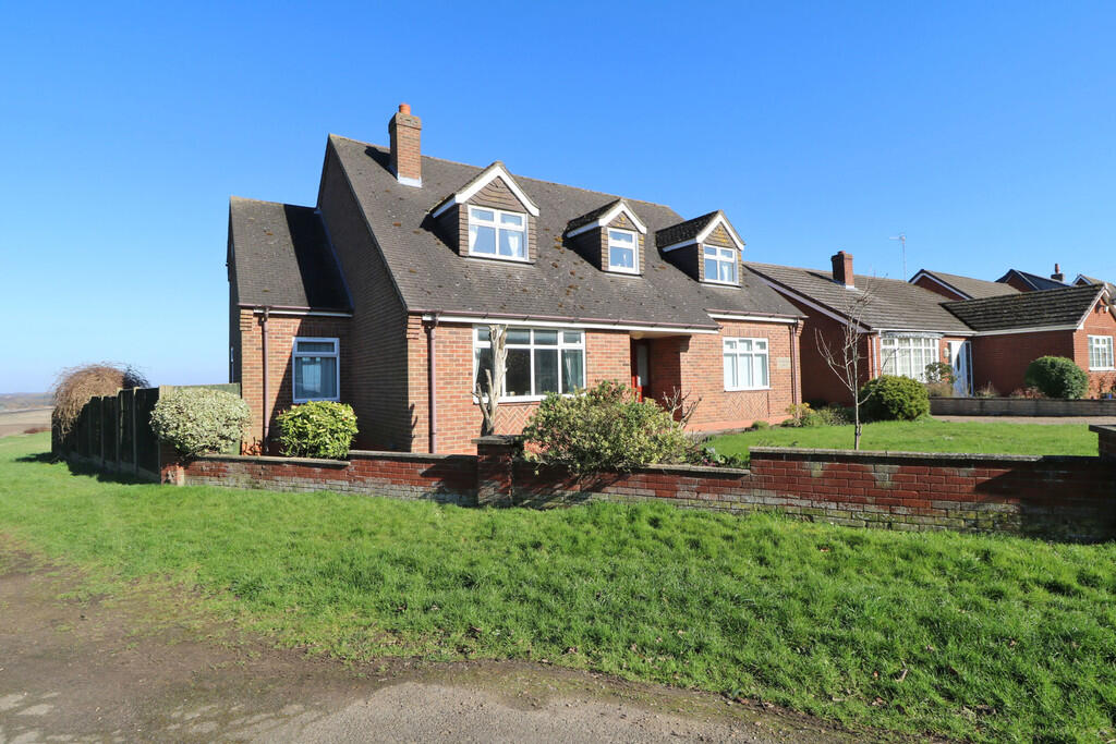 4-bed detached on Upperthorpe Road, Westwoodside, £435,000
