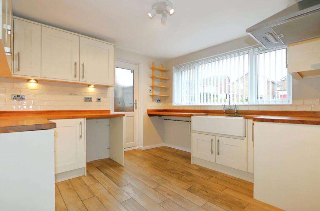 Beaumont Avenue, Ashby-De-La-Zouch, LE65 photo 3