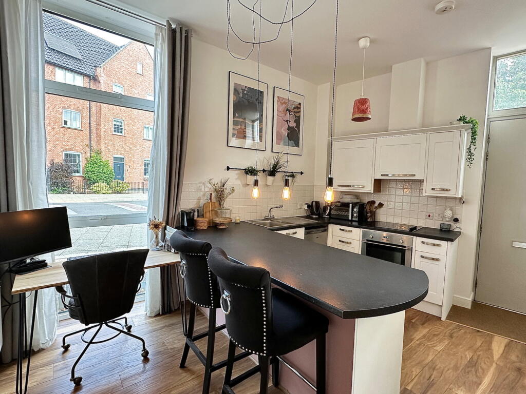 Apartment in Upton, St Crispin's - View 4