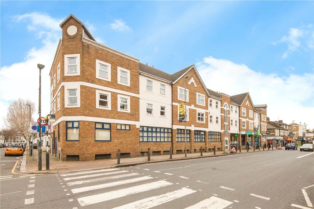 Hertford Court, 45 Falcon Road, Battersea, London, SW11 photo 2