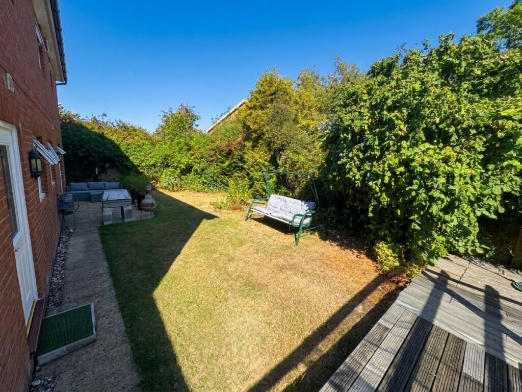 House in Ashford, Kingsnorth - More