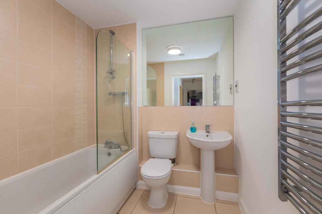 Apartment in Slough - More