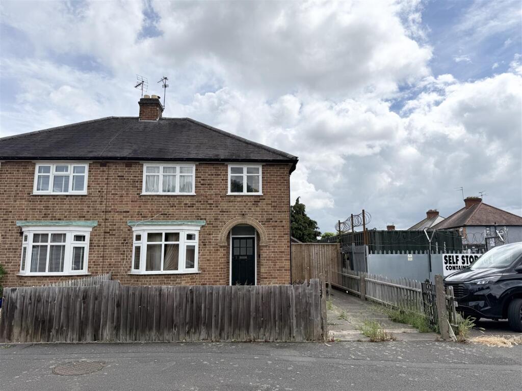 3-bed semi-detached on Alderleigh Road, Glen Parva, Leicester, £230,000