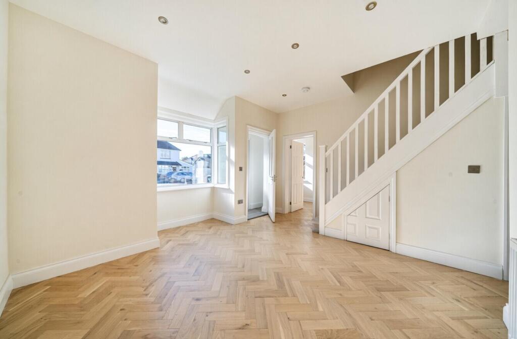 House in Sutton - View 4