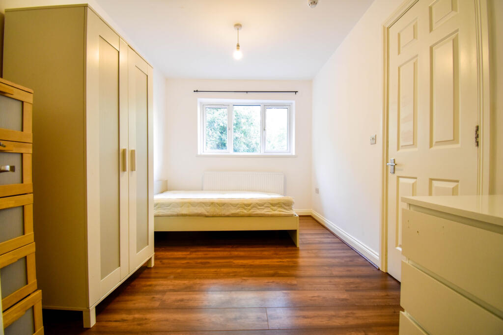 6 bedroom detached house for rent