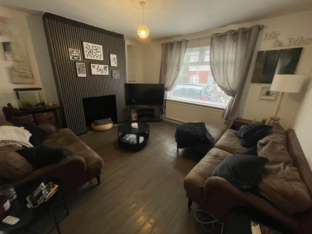House in Oldham, Chadderton - More