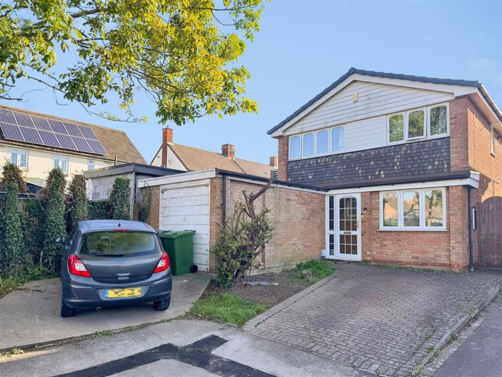 3-bed detached on Callan Close, Narborough, Leicester, £285,000
