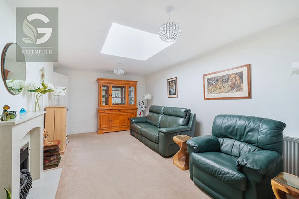 House in Epsom, West Ewell - More
