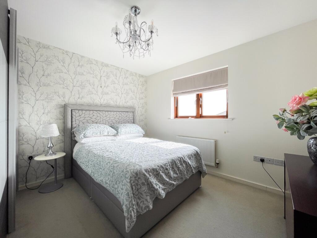 Hawkins Avenue, Gravesend, Kent, DA12 photo 4
