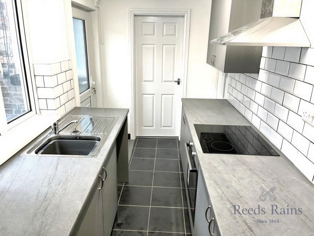 House in Stoke-on-Trent, Shelton - View 2