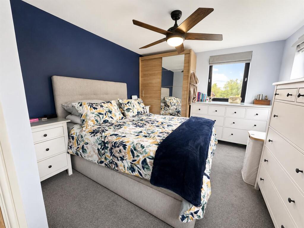 Apartment in Coventry - More