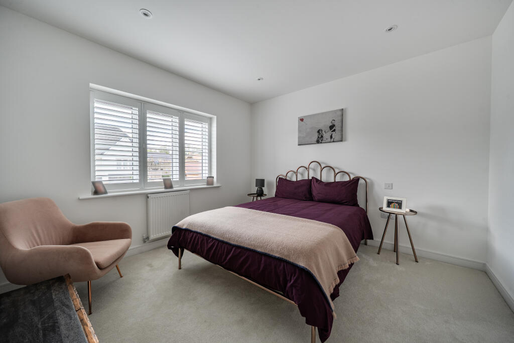 House in Tunbridge Wells, Paddock Wood - More