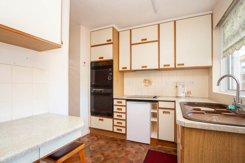 House in Rushden, North Northamptonshire - More