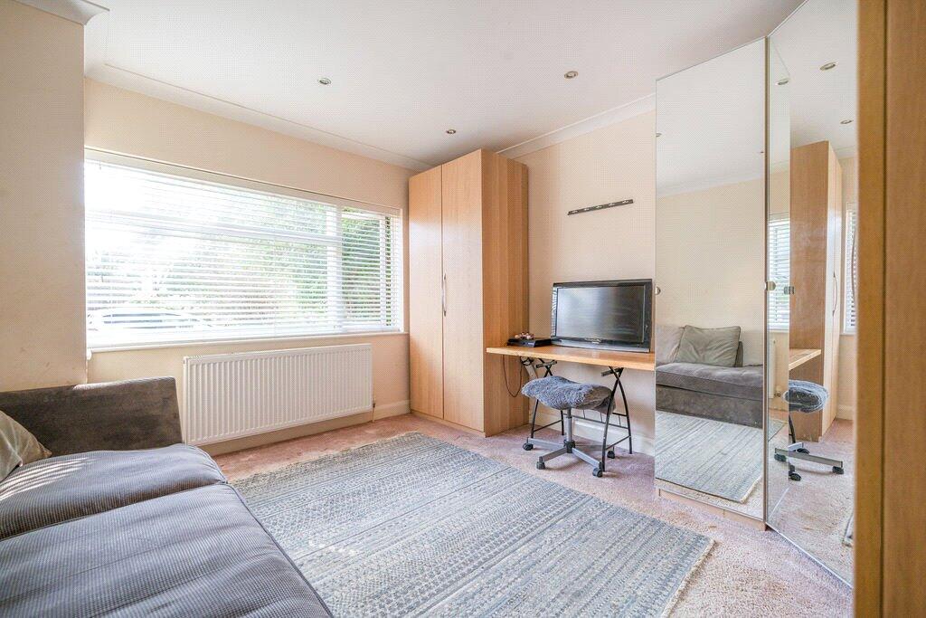 House in London, Harrow Weald - More