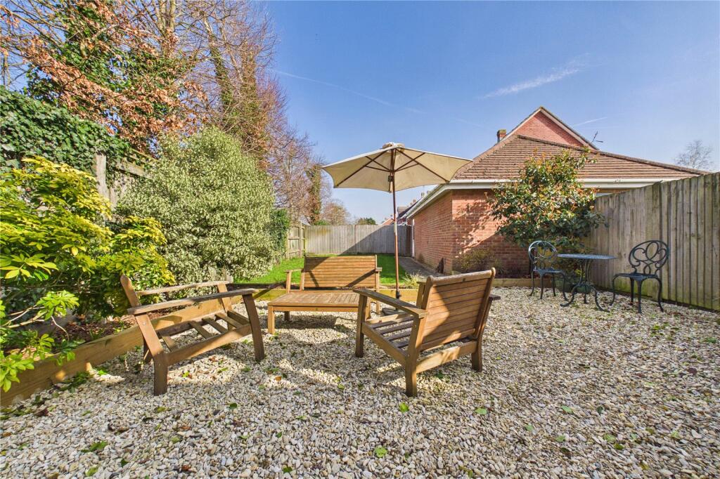 Spring Gardens, Theale, Reading, Berkshire, RG7 photo 4