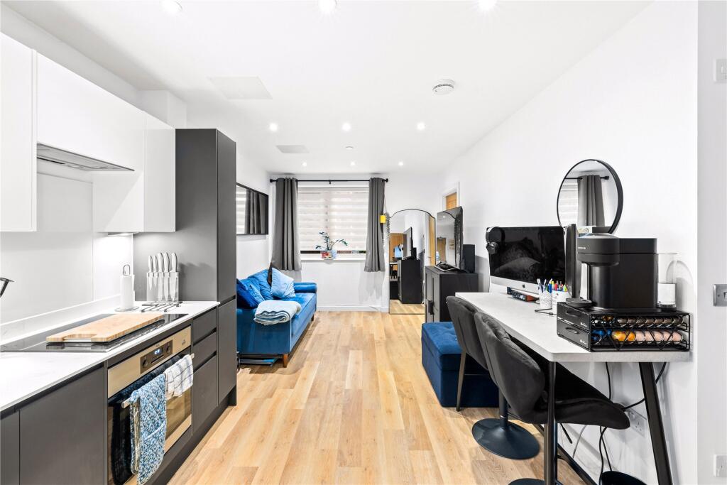 Chertsey Road, Woking, Surrey, GU21 - More