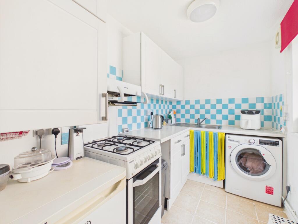 Apartment in Hull - View 5