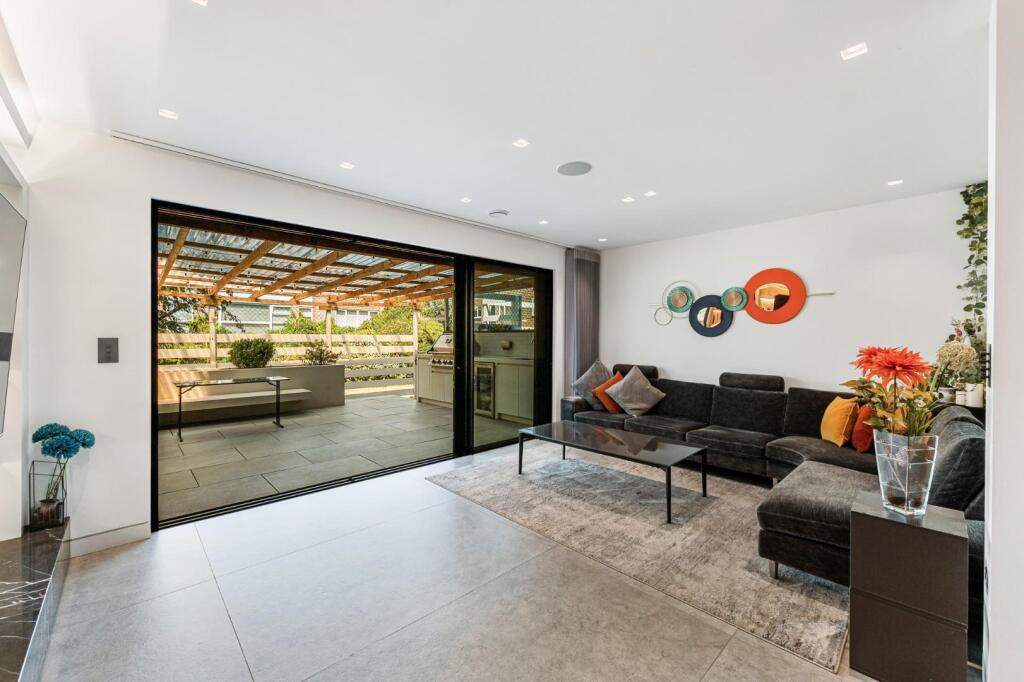 House in London - View 3