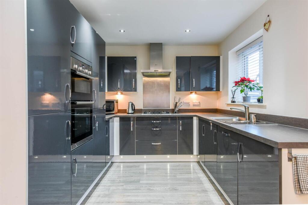 Boardman Close, Farington, Leyland photo 3