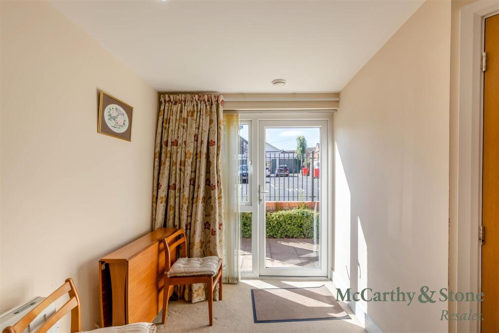 Apartment in Newport - View 4