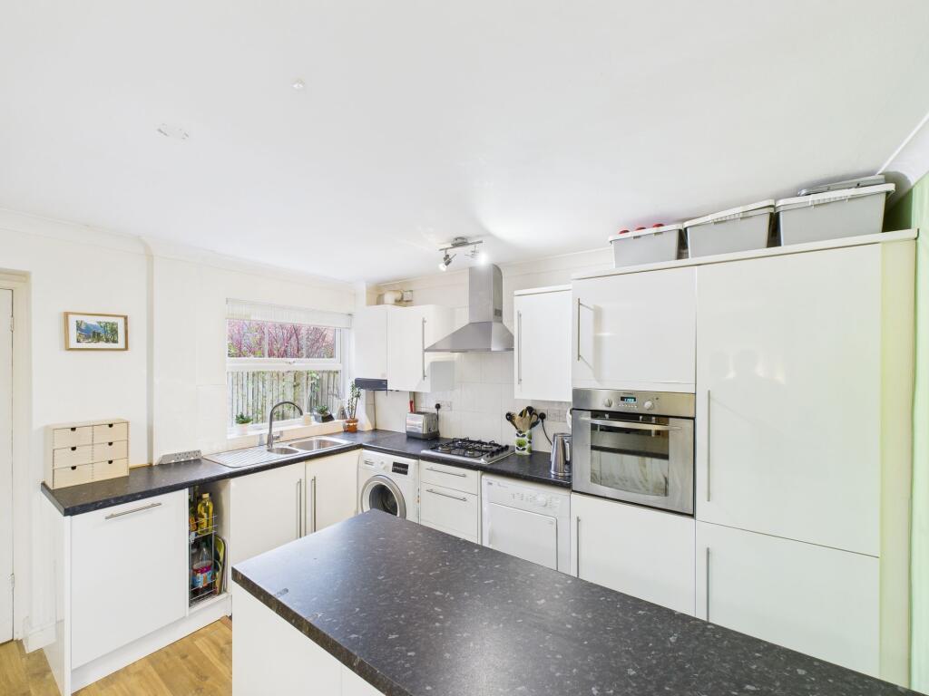 Apartment in Reading, Lower Earley, Earley - View 3