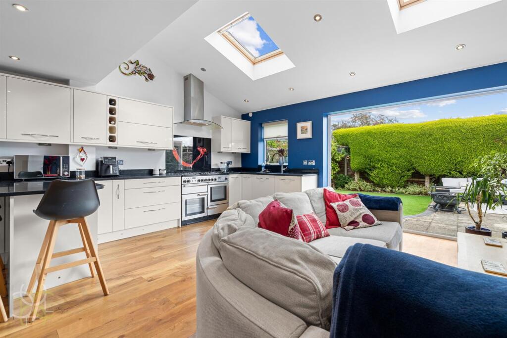 Hughes Close, Harvington, Evesham - Plus