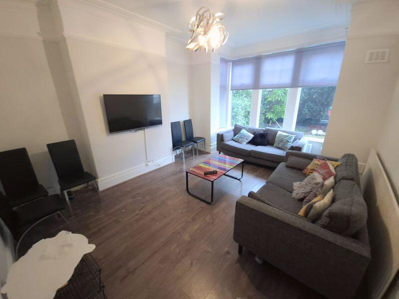 Estcourt Terrace, Leeds photo 2