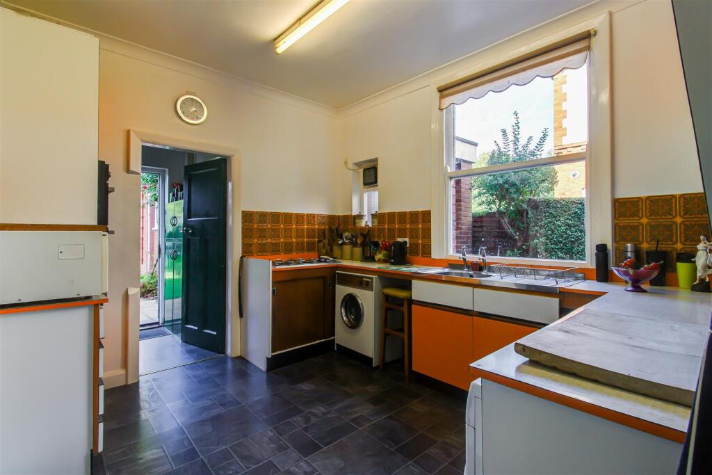 House in Wakefield, Woodthorpe, Milnthorpe - View 4