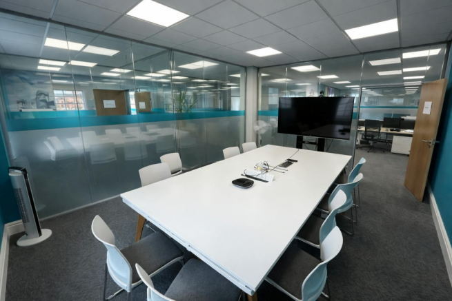 Enhanced photos - Meeting room.png