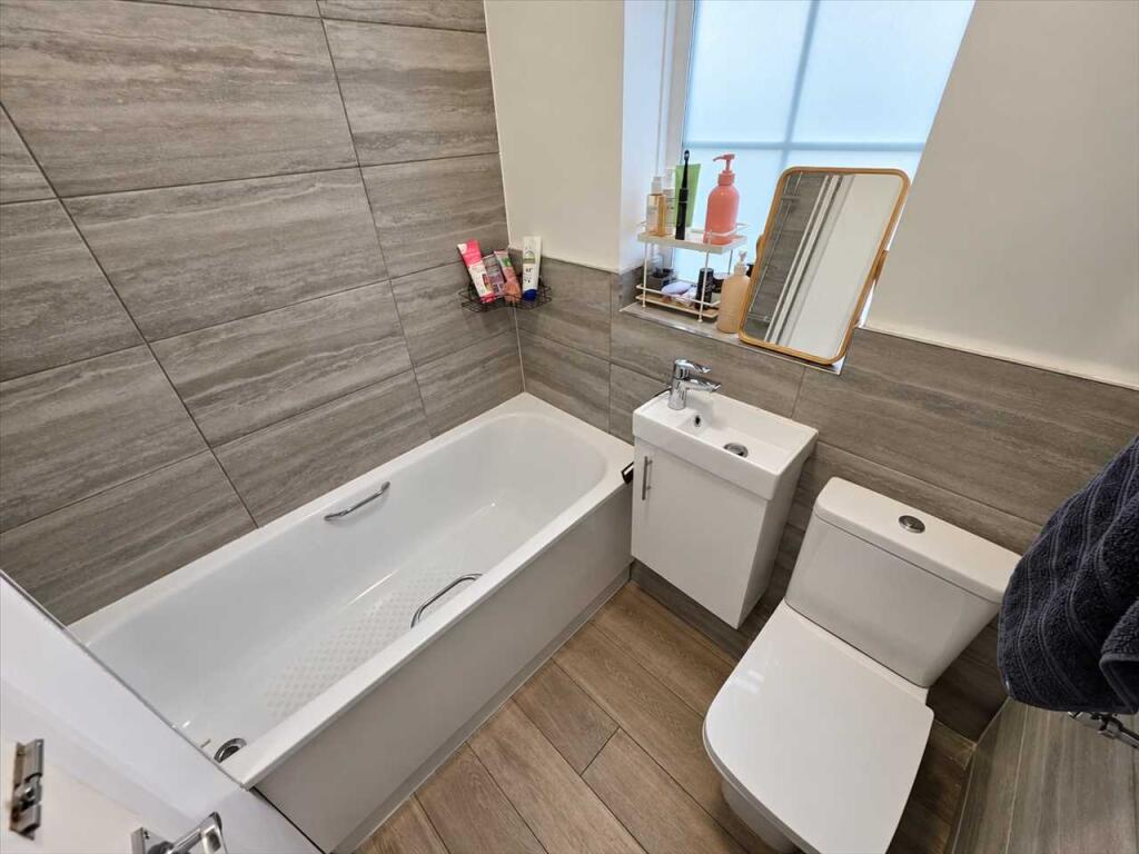 House in Harrow - View 5