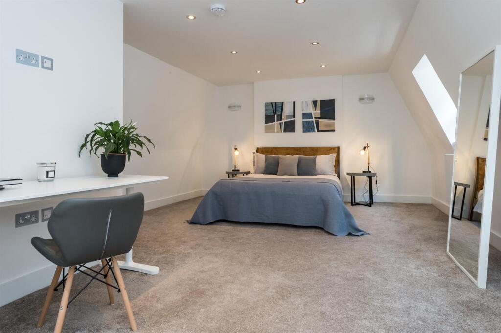 Phillimore Walk London, W8 Kensington & Chelsea - More