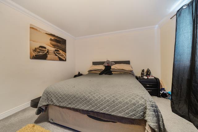 House in Thatcham, West Berkshire - More