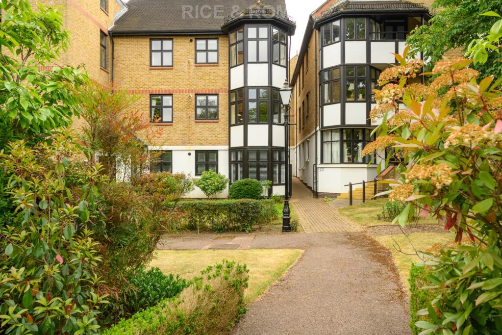 2-bed house on Victoria Place, Esher, £425,000