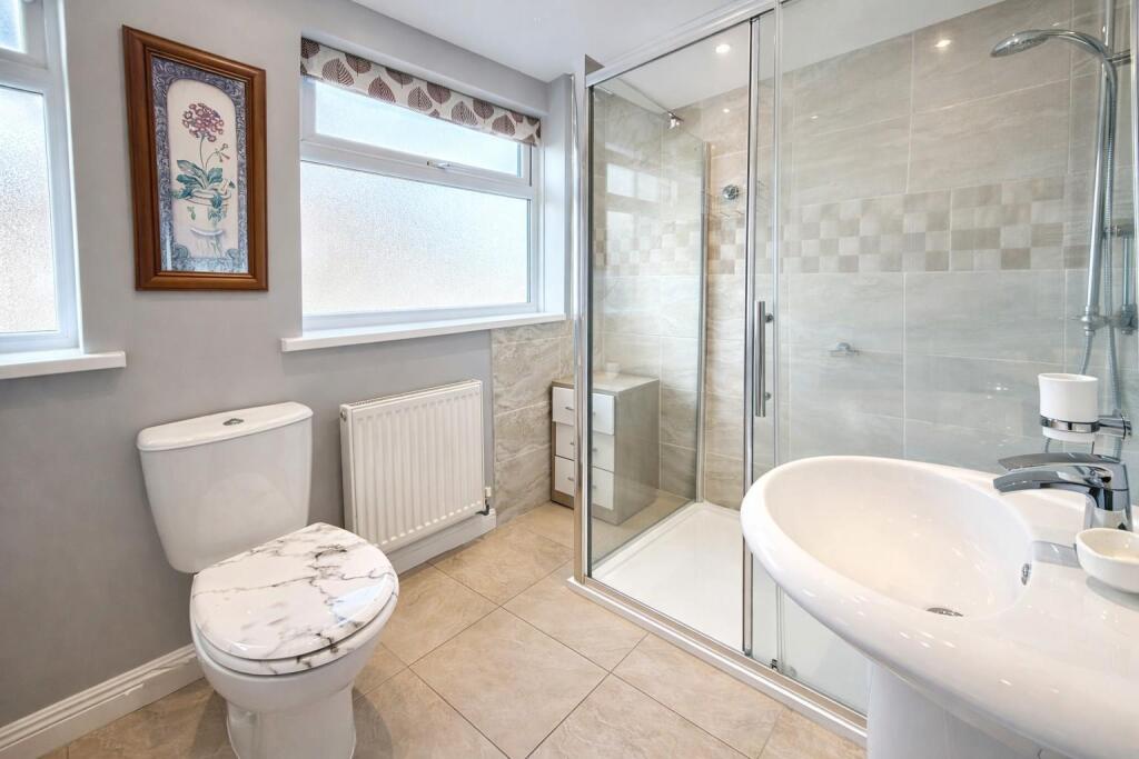 House in Calderdale, Illingworth - View 5