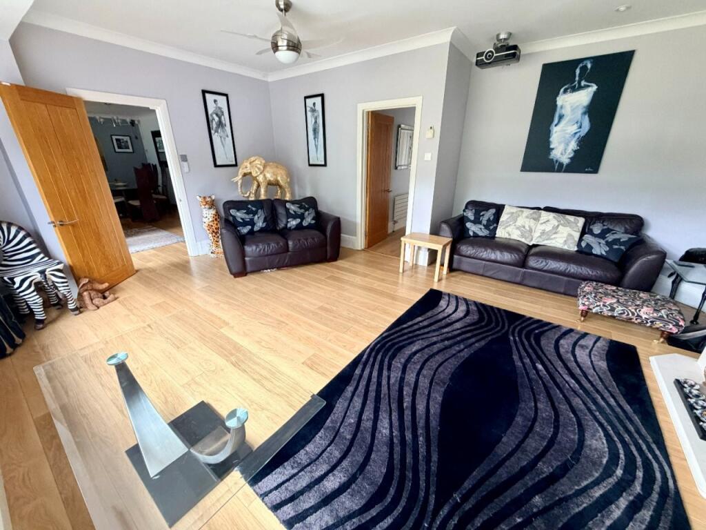 House in Basingstoke and Deane, Kempshott - More