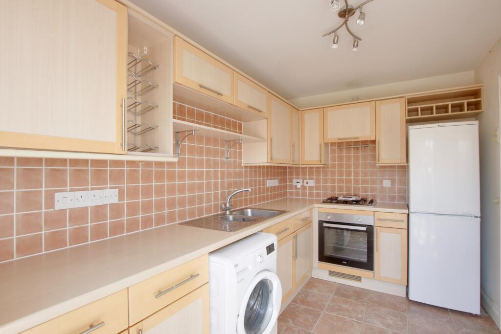 Wessex Close, Lee-on-the-solent photo 4