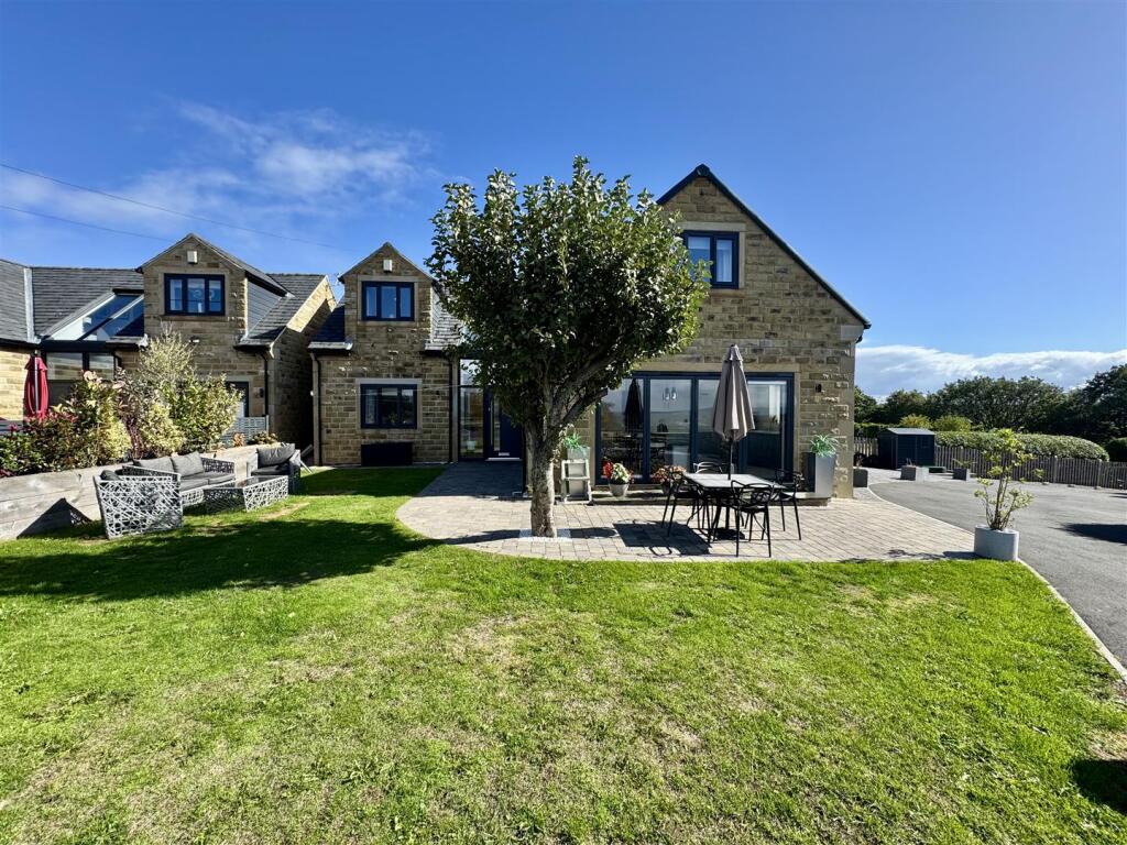 Main image of property: Carr Mount, Kirkheaton, Huddersfield, HD5 0PD